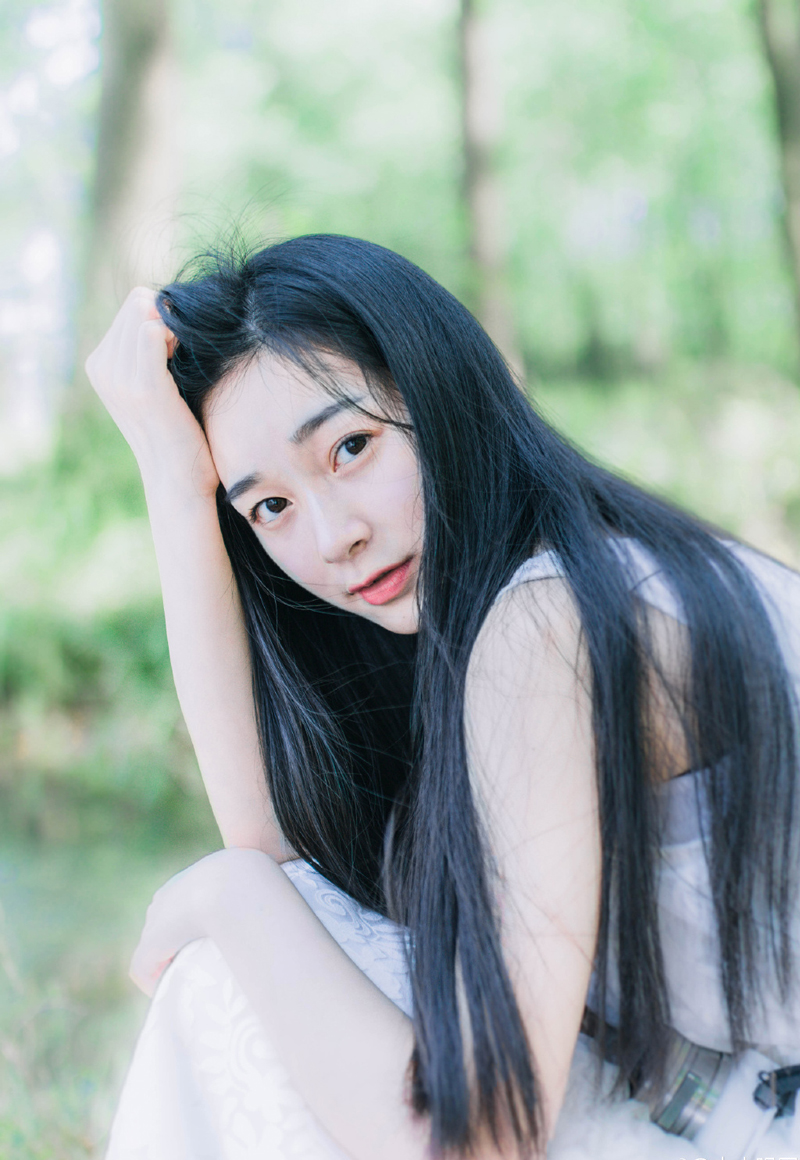 爱到底是什么东西，为什么那么辛酸那么苦痛，只要还能握住它，到死还是不肯放弃，到死也是甘心。